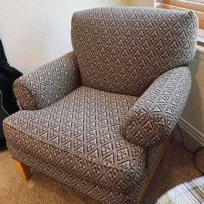 Dimond Pattern Arm chair LIKE NEW