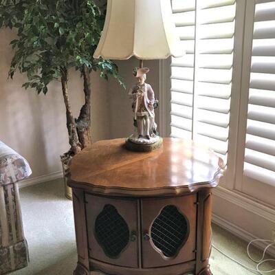 French Provencial side table and porcelain lace figural lamp