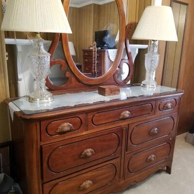 Antique style dresser/lyre mirror