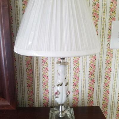 Vintage table lamp/ roses