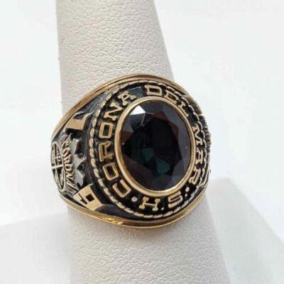 #910 • 10K Gold Emerald Ring, 13.9g