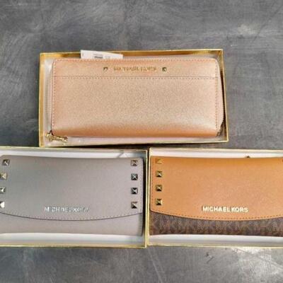 #2654 â€¢ Michael Kors Wallets