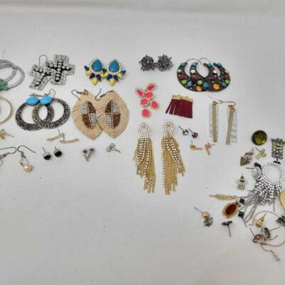 #1012 â€¢ Costume Jewelry Earrings