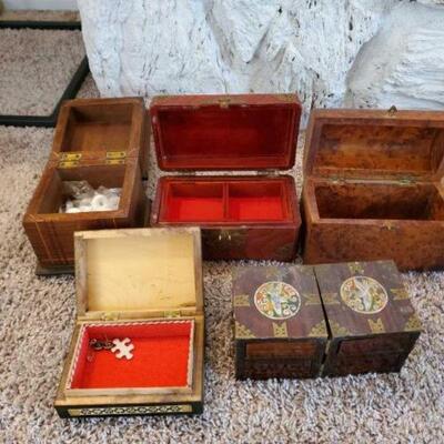 #3026 â€¢ 5 Wooden Chests: Measures Approx: 5.5"Ã—4"Ã—2"-5.5"Ã—5.5"Ã—5".