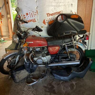1972 Honda 350, turns over, needs a new battery. With parts,