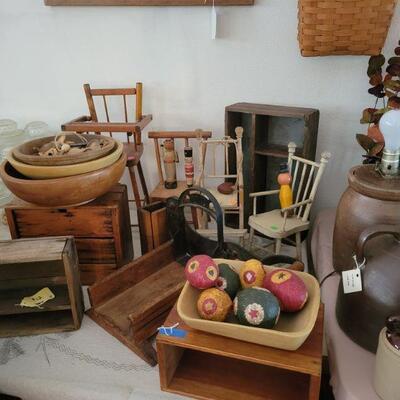 Wooden bowls, boxes, totes & other collectibles