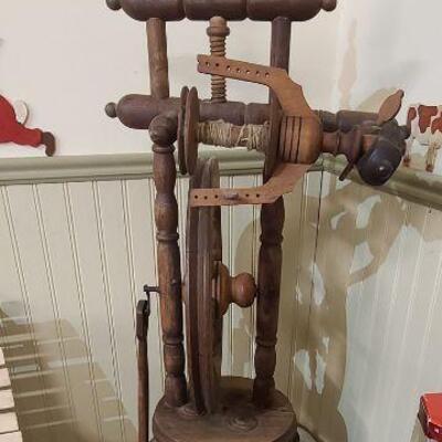 Upright castle style spinning wheel