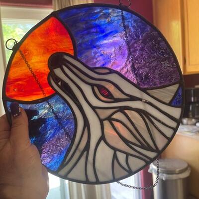 Stained glass wolf piece 