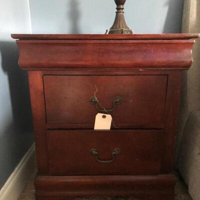 nightstand $42
24 X 16 X 27"
