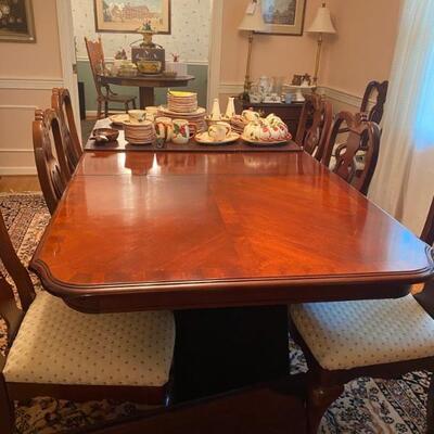 Dining Room Table and 8 chairs (2 need repair)