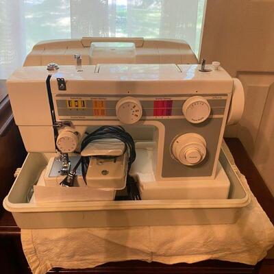 JCPenney Model 6911 Sewing machine in case