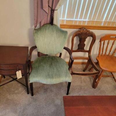 #1256 • 3 Chairs And End Table Table Measures 12