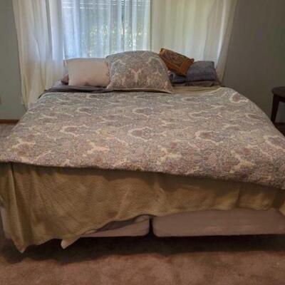 #1129 • King Bed 
