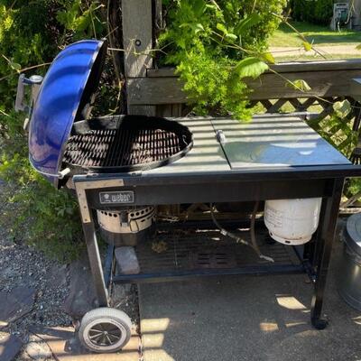 Weber Kettle BBQ w Table