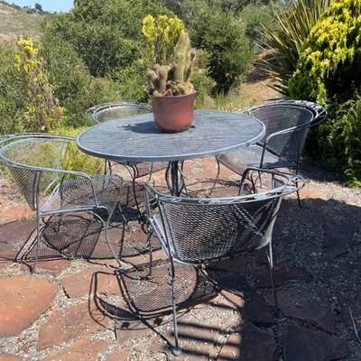 Iron Outdoor Dining Table & Chairs
