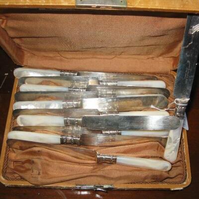 mother of pearl handle knife set in original box                         
        BUY IT NOW $ 85.00