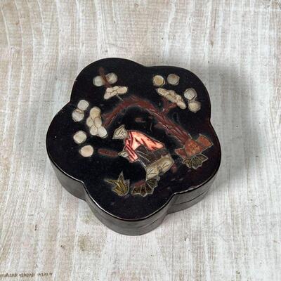 CHINESE APPLIQUE BOX  | Having lobed sides with inlay decoration showing a figure beneath a blossoming tree; h. 1-1/2 x 3-1/2 in.