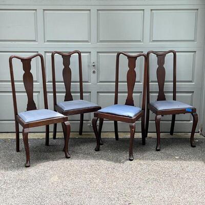 (4pc) QUEEN ANNE STYLE SIDE CHAIRS | Queen Anne style mahogany dining chairs, with blue upholstered seats; h. 42 x 20 x 19 in.