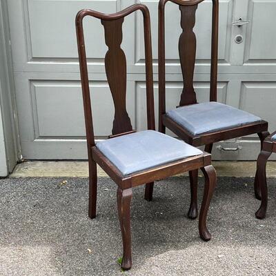 (4pc) QUEEN ANNE STYLE SIDE CHAIRS | Queen Anne style mahogany dining chairs, with blue upholstered seats; h. 42 x 20 x 19 in.