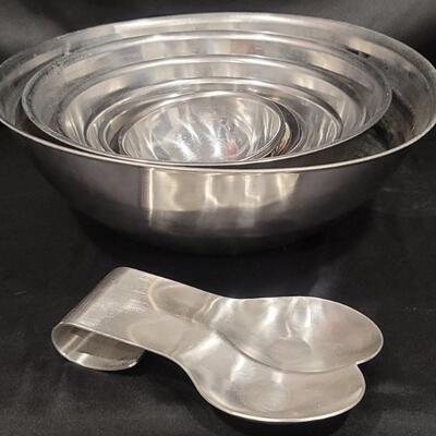 11 Stainless Mixing Bowl Set + a Spoon Rest