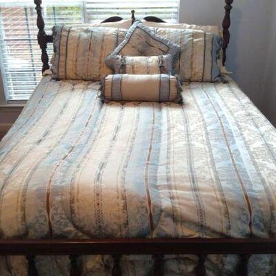 Queen Bed With Crystal Mattress Set