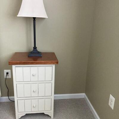 White end table with natural top measures 20.5