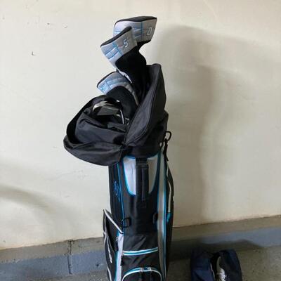 Strata left handed golf club set with standing bag. Complete with tees & balls.