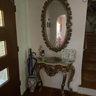Same mirror in previous picture. Just turned horizontally. So there is a pair 