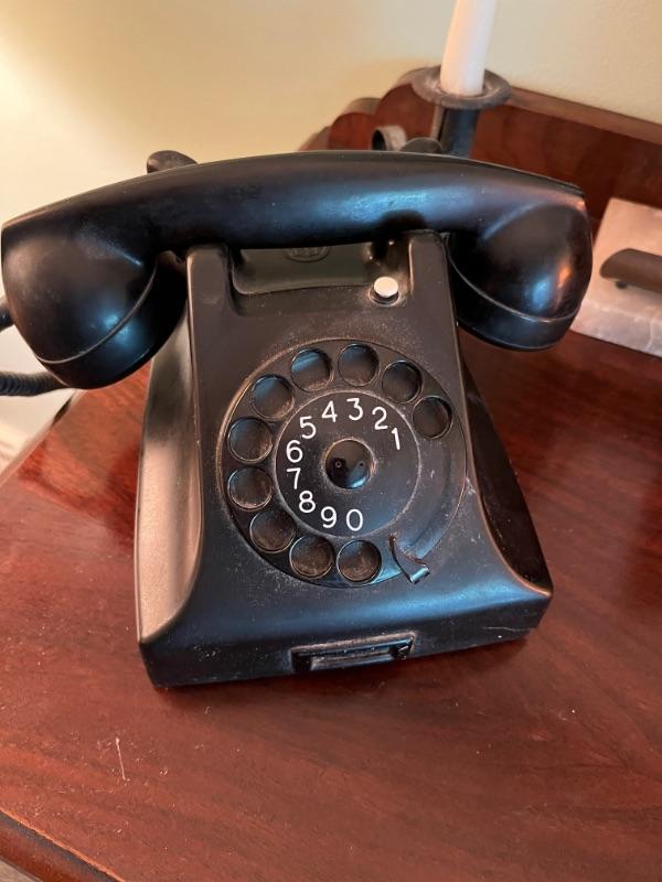 vintage black rotary phone