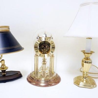 1139	LOT; TABLES LAMPS AND ANNIVERSARY CLOCK WITH DOME
