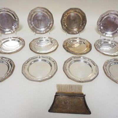 1031	SILVERPLATE LOT W/VICTORIAN SILENT BUTLER & 12-6 1/2 IN PLATES
