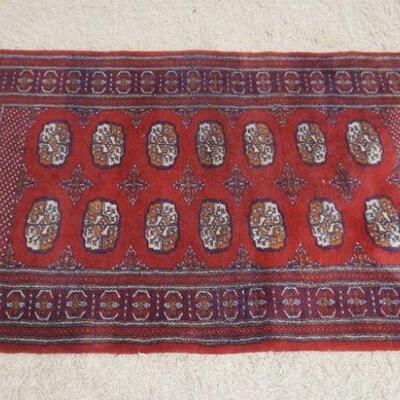 1052	PERSIAN WOOL THROW RUG, APPROXIMATELY 5 FT 2 IN X 3 FT 3 IN
