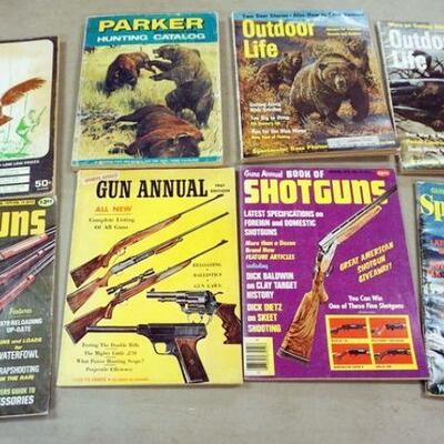 1146	COLLECTION OF VINTAGE GUN & HUNTING MAGAZINES AND CATALOGS
