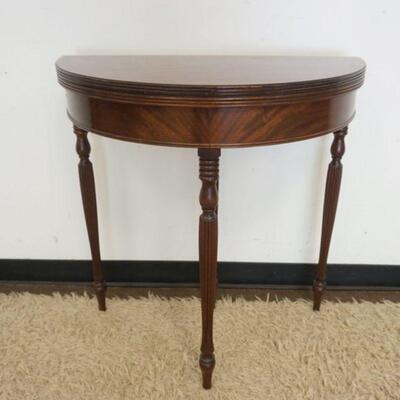 1088	MAHOGANY FLIP TOP ROUND GAME TABLE ON TURNED REEDED LEGS, APPROXIMATELY 15 IN X 30 IN X 31 IN HIGH, 30 IN ROUND WHEN OPEN
