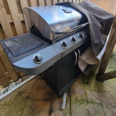 Gas grill with cover