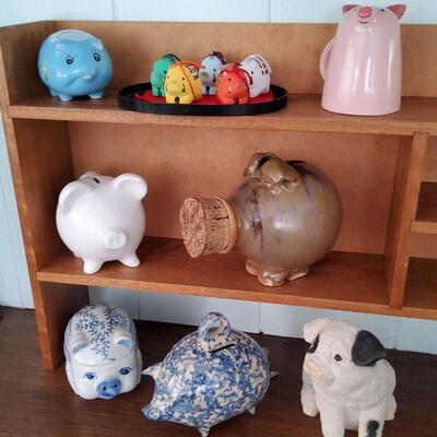 KKD062 - Vintage Collection of Piggy Banks and More
