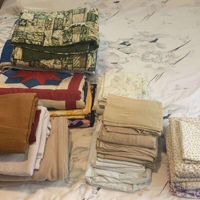 KKD001 Bed Sheet And Quilt Mystery Lot 
