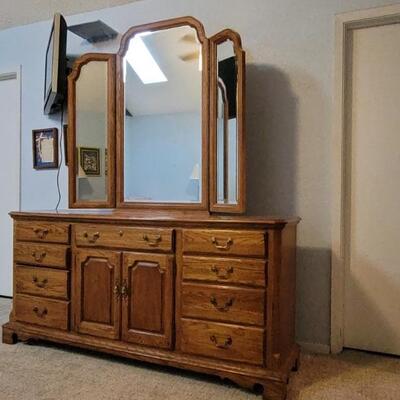 Traditional Dresser & Mirror by Thomasville 1 of 2