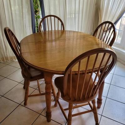 Traditional Round Oak Table & 4 Windsor Chairs