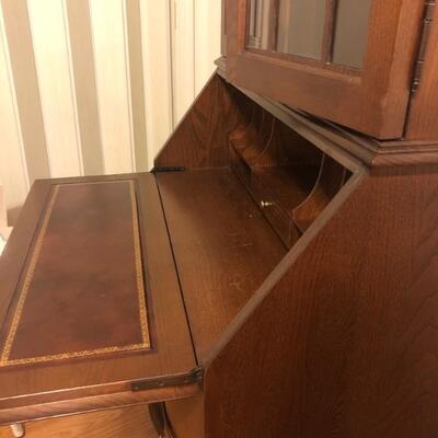 Secretary with upper book shelves $500
Like new condition. 30”w x 80” tall x 16”deep
