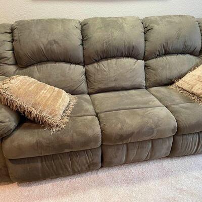 LINK TO ONLINE AUCTION AND TERMS AND CONDITIONS:
https://ctbids.com/locations/112/sales