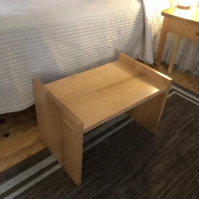 Bench is quarter-sawn red oak. 29.5x19x20