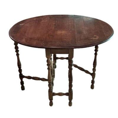 Lot 079m
Vintage Gateleg Oval Table