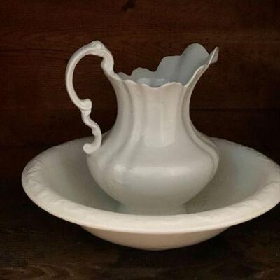 Water bowl and pitcher set (made in England)
