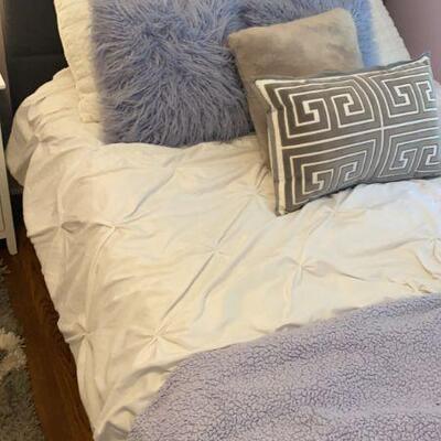 full size cloth headboard pillows go with it 