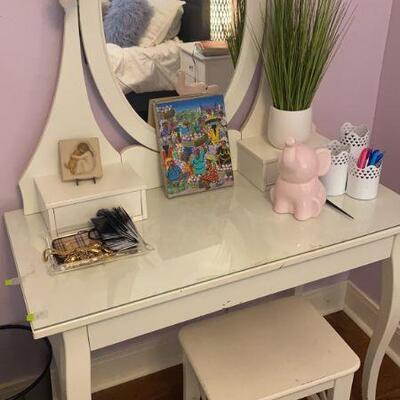 white vanity mirror and bench