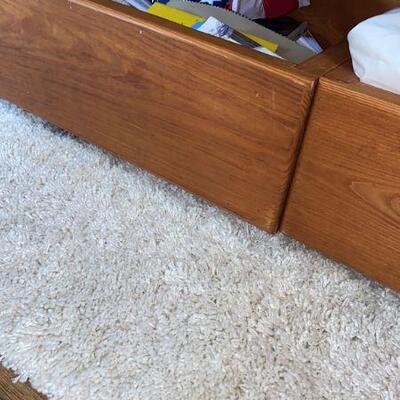 extra compartments for the bed 