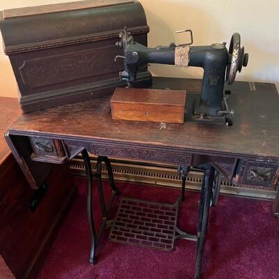 1800's treadle sewing machine 