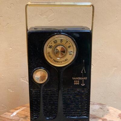 Vintage Radio w/ Bakelite Handle