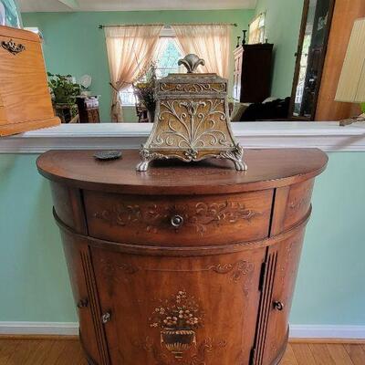 Bowed front accent table 